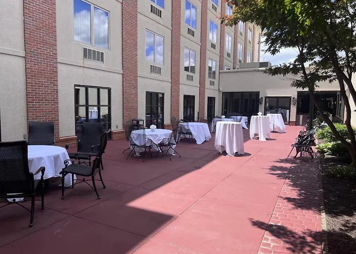 Doubletree By Hilton Bloomington